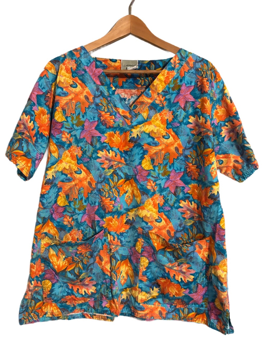 Fall Women's Pullover Scrub Top Leaves Size Medium 22” Across